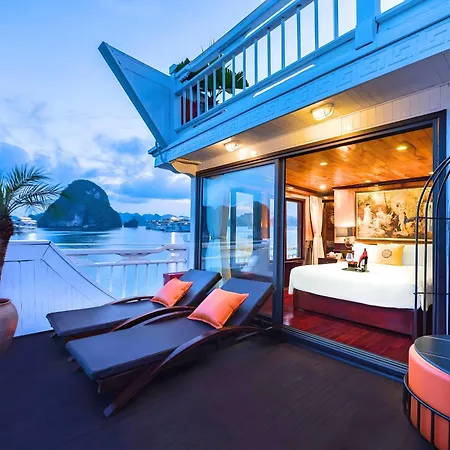 Hera Classic Boutique Cruise