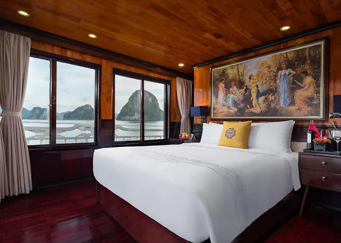 Hera Classic Boutique Cruise Ha Long