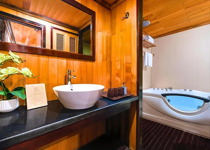 Hera Classic Boutique Cruise 4*