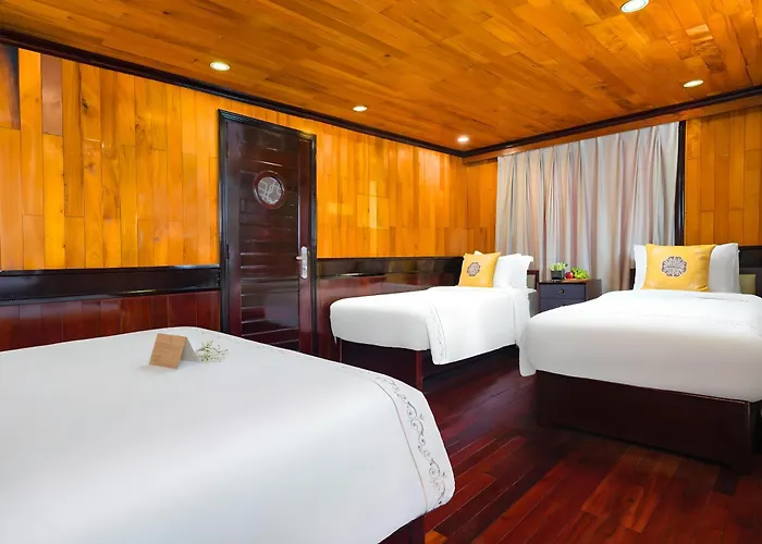 Hera Classic Boutique Cruise Ha Long